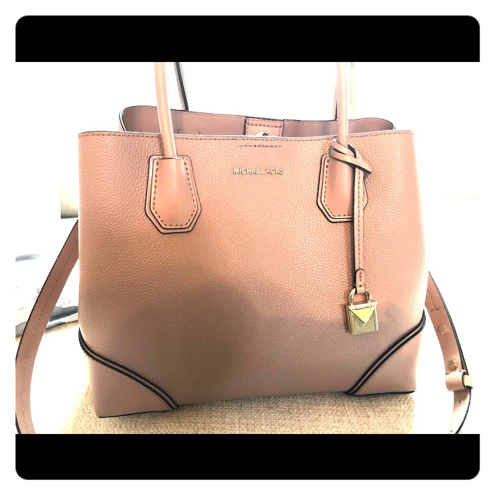 Michael Kors Mercer Gallery purse in Fawn color